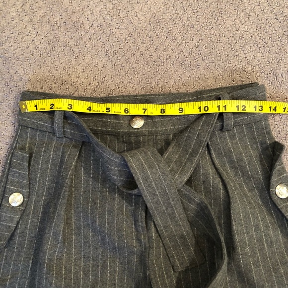 Grey Cashmere-Wool Tie-waist Shorts with Pockets - Picture 4 of 7
